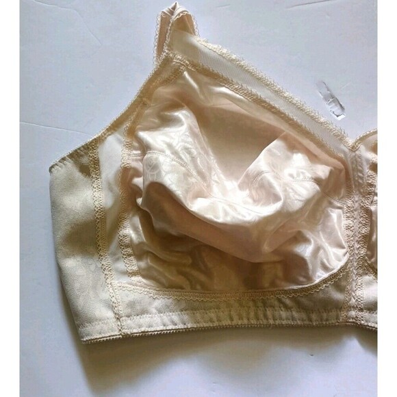 Playtex 18 Hour Bra Size 48DDD Beige Wireless Bullet Comfort Padded Straps 4693 - Picture 2 of 6